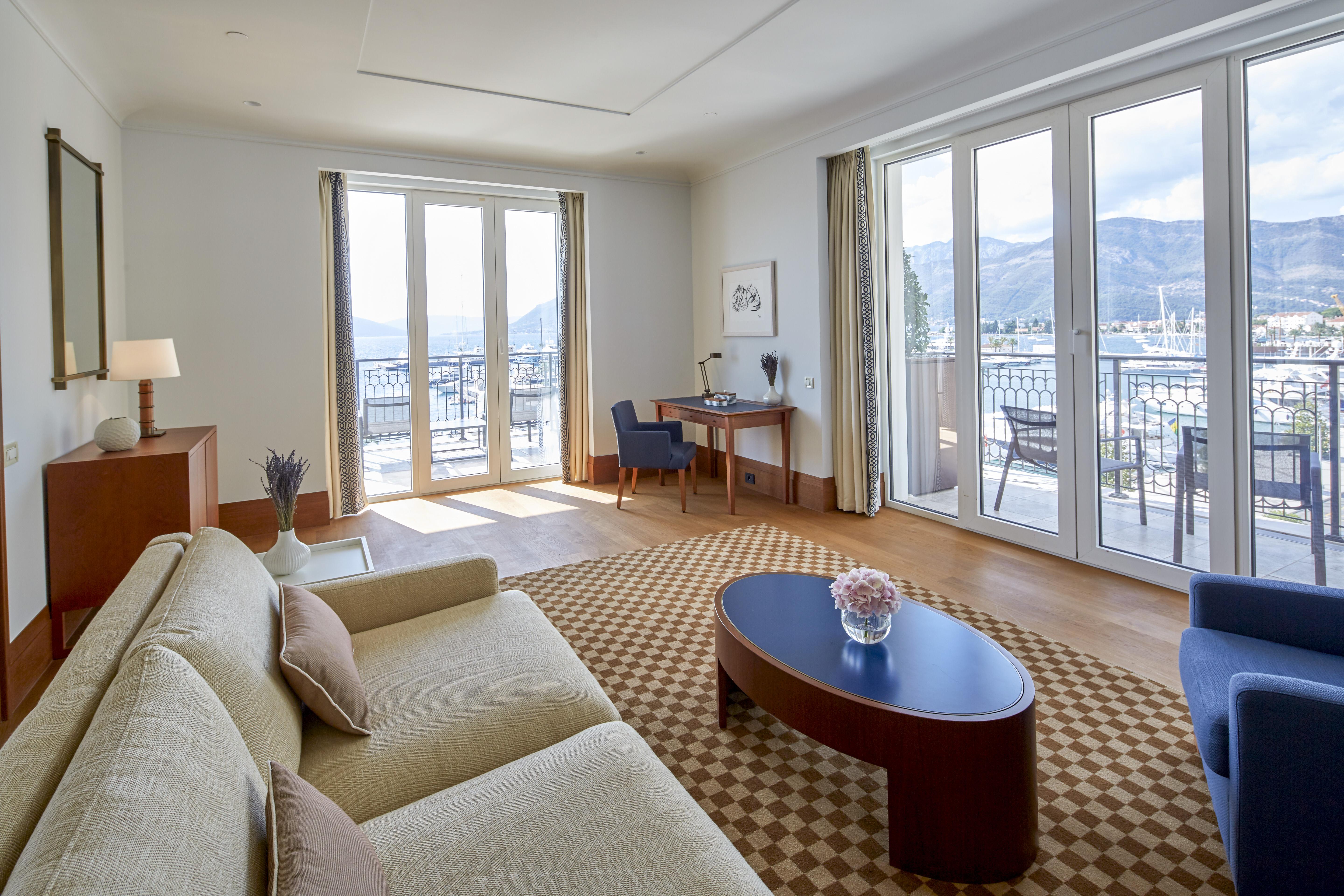 波尔图黑山丽晶酒店 蒂瓦特 外观 照片 A suite at the hotel