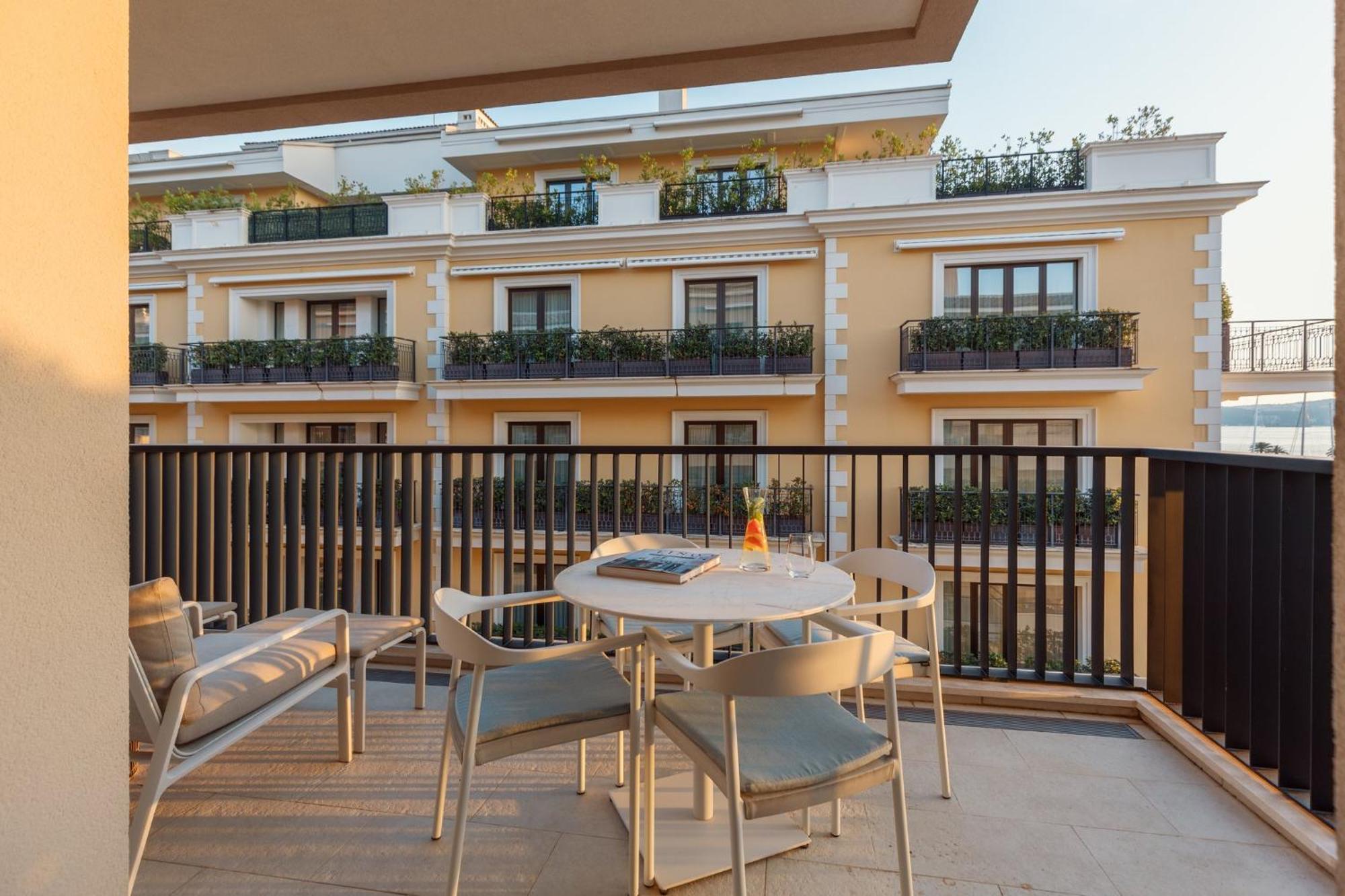 波尔图黑山丽晶酒店 蒂瓦特 外观 照片 A balcony