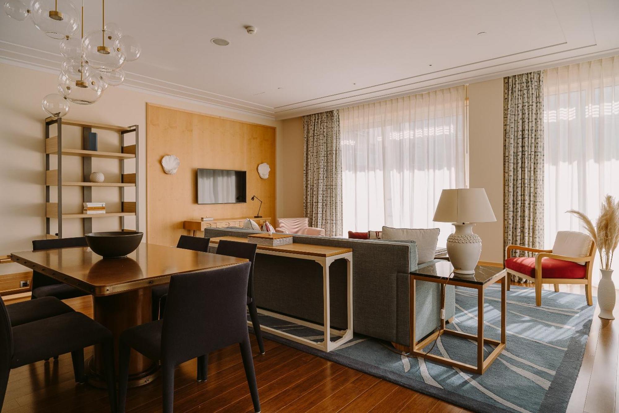 波尔图黑山丽晶酒店 蒂瓦特 外观 照片 A suite at the Mandarin Oriental, Munich