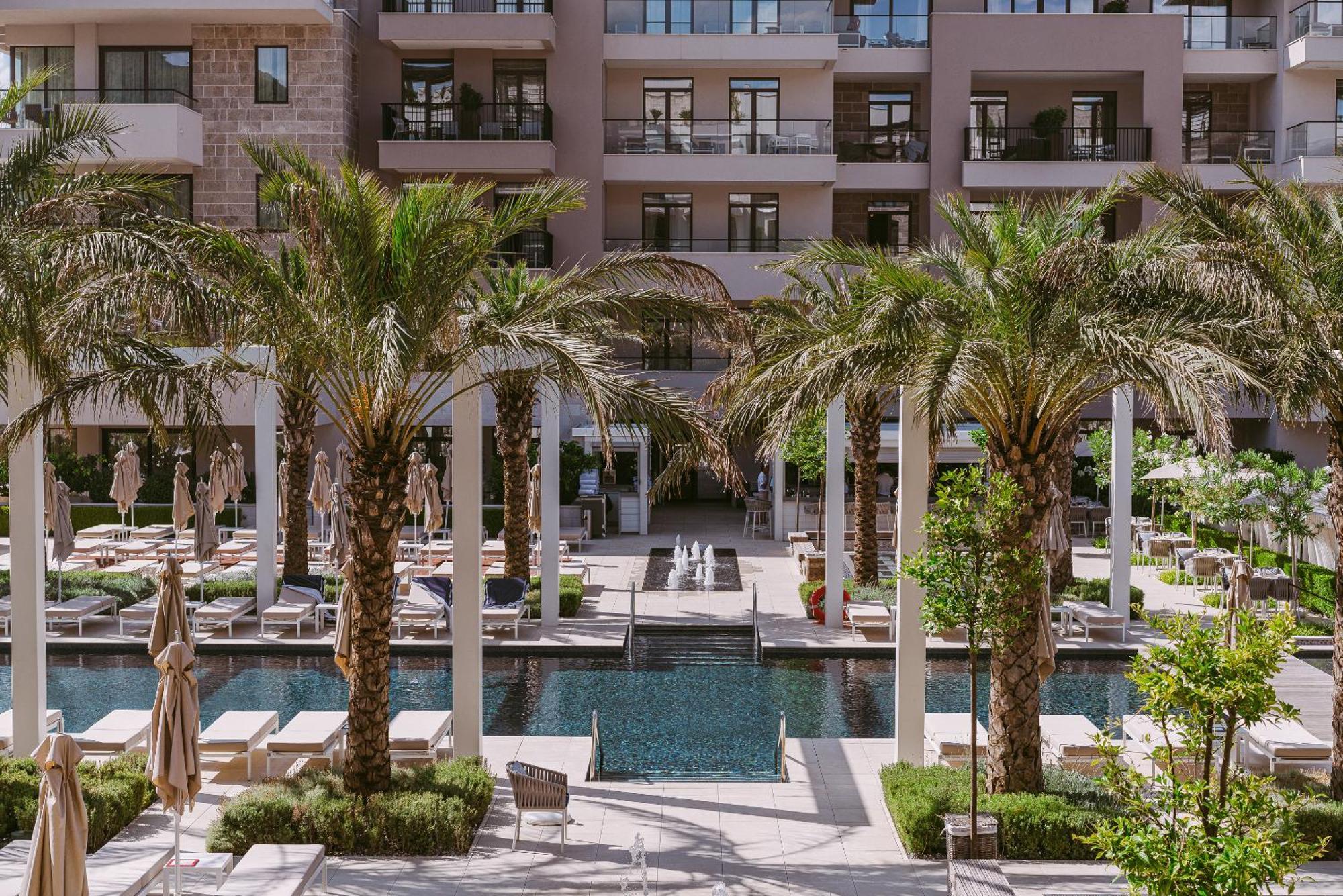 波尔图黑山丽晶酒店 蒂瓦特 外观 照片 The pool at the hotel